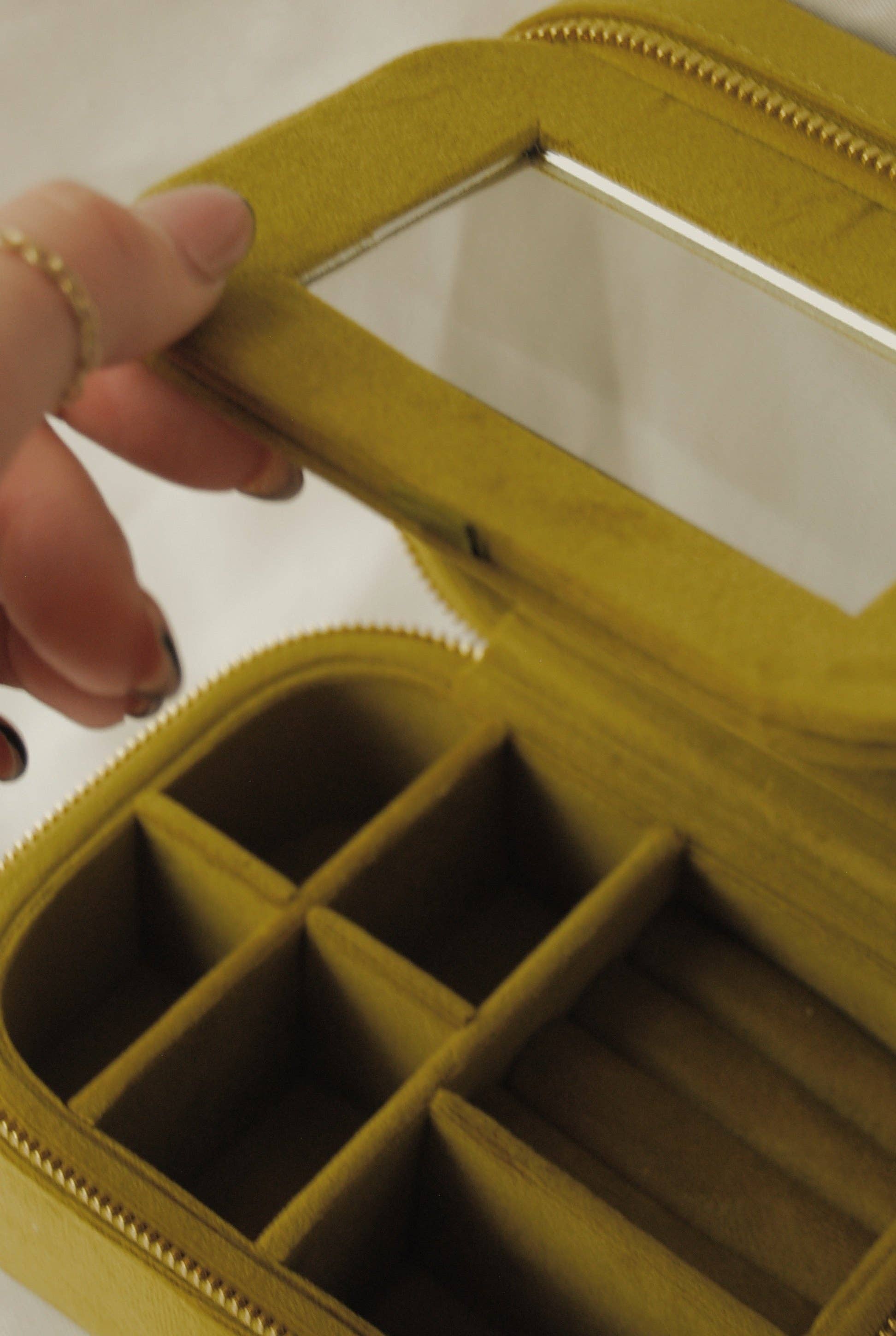Olive Branch The Veteran Jewelry Box in Chartreuse