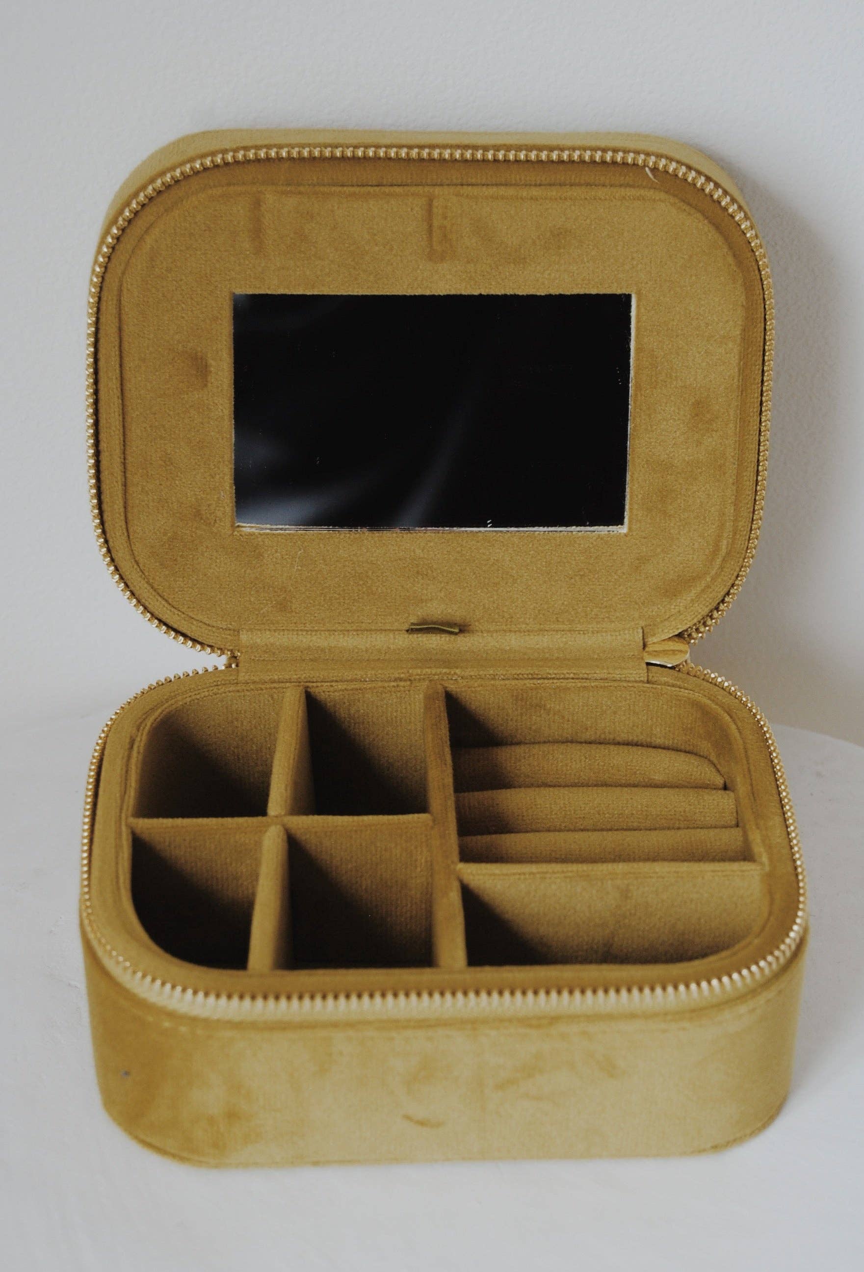 Olive Branch The Veteran Jewelry Box in Chartreuse