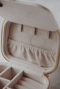 Olive Branch The Veteran Jewelry Box in  Lavender Haze