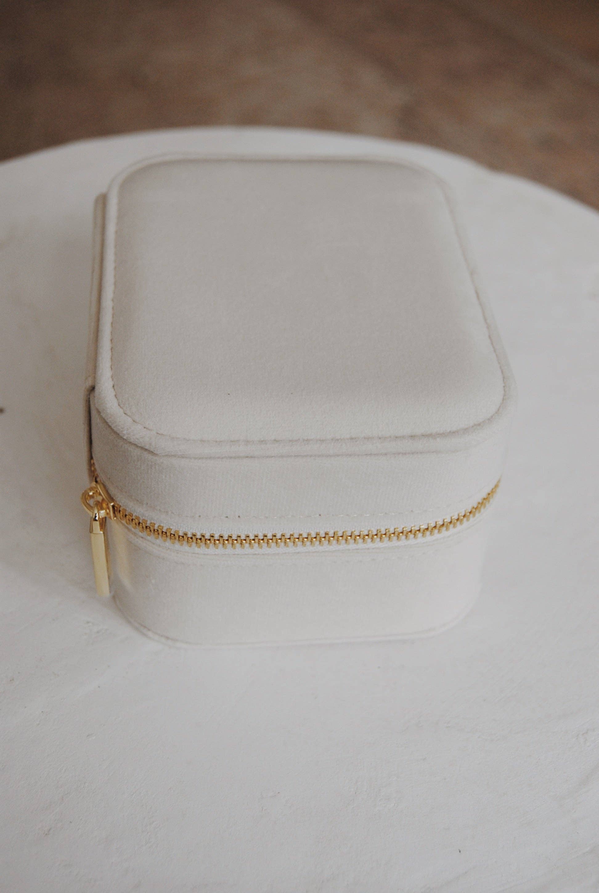 Olive Branch The Veteran Jewelry Box in Baby’s Breath