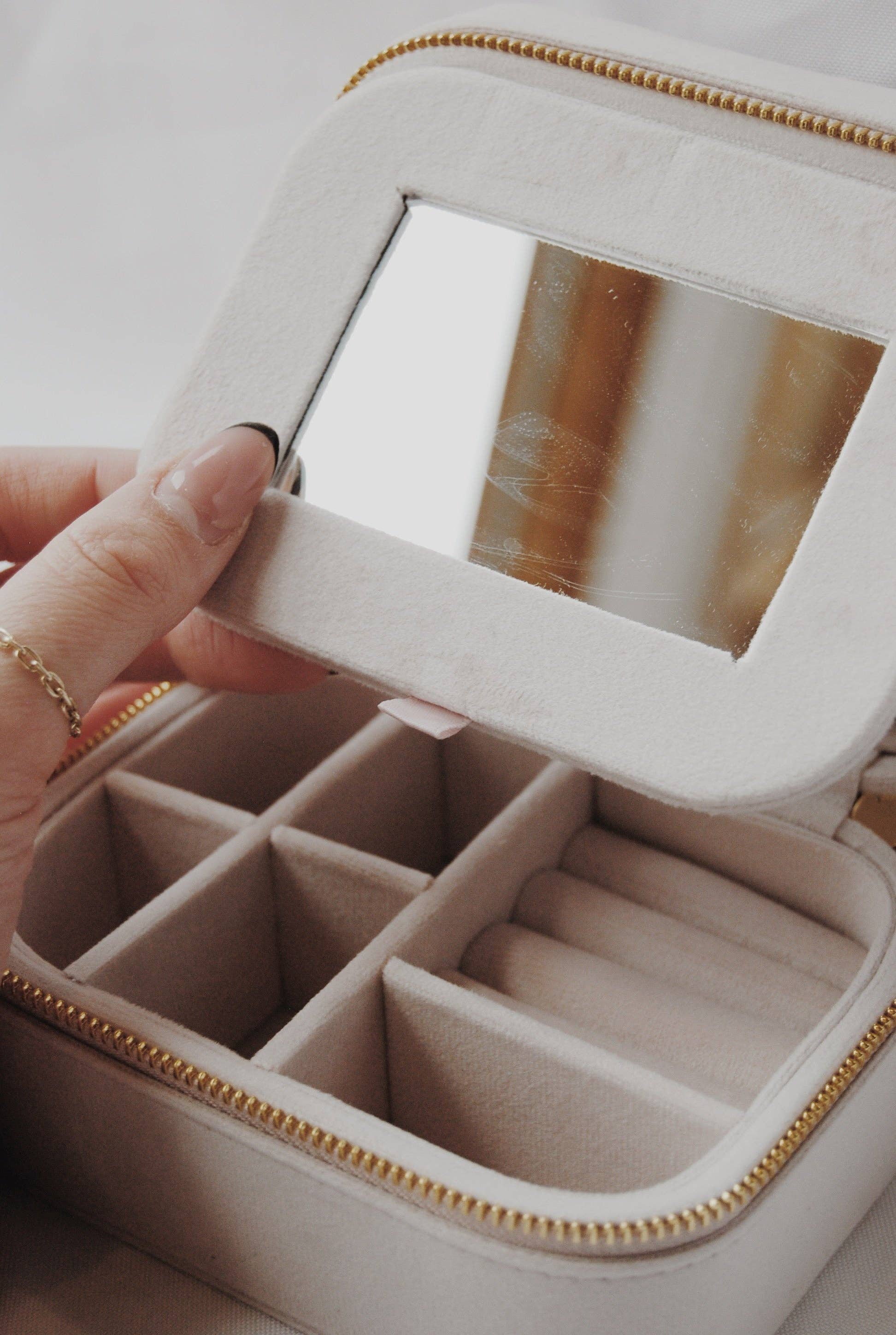 Olive Branch The Veteran Jewelry Box in  Lavender Haze