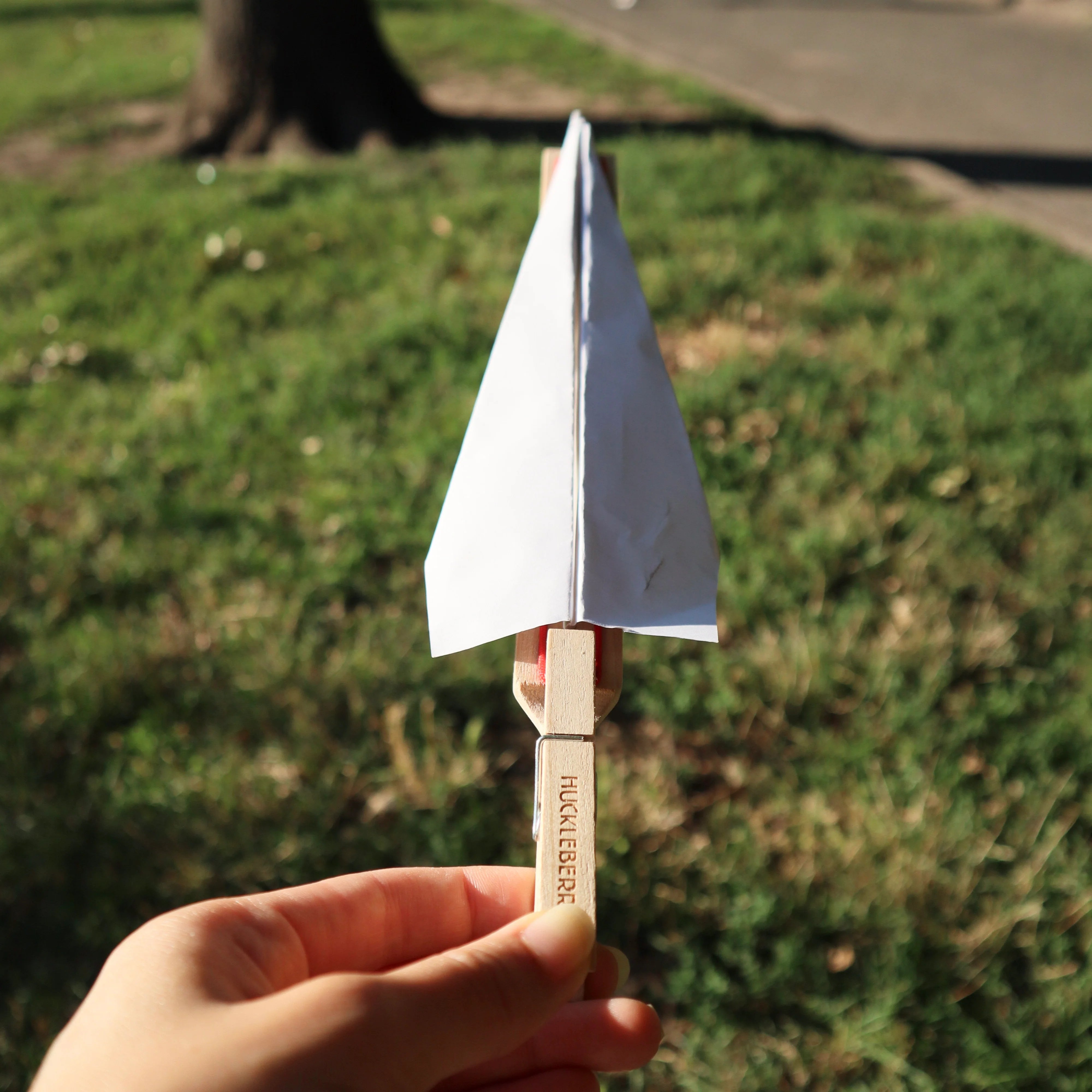 Kikkerland Huckleberry | Paper Plane Launcher
