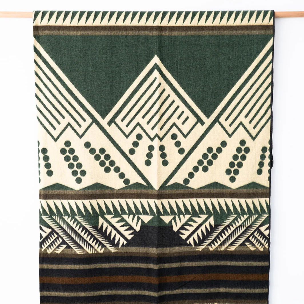 Heartprint Threads | Queen Blankets