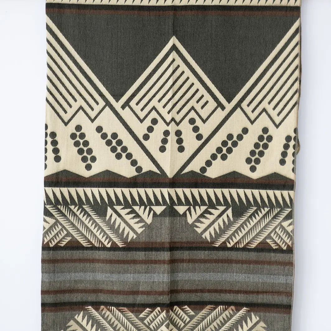 Heartprint Threads | Queen Blankets