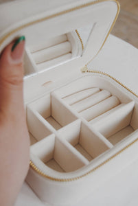 Olive Branch The Veteran Jewelry Box in Baby’s Breath