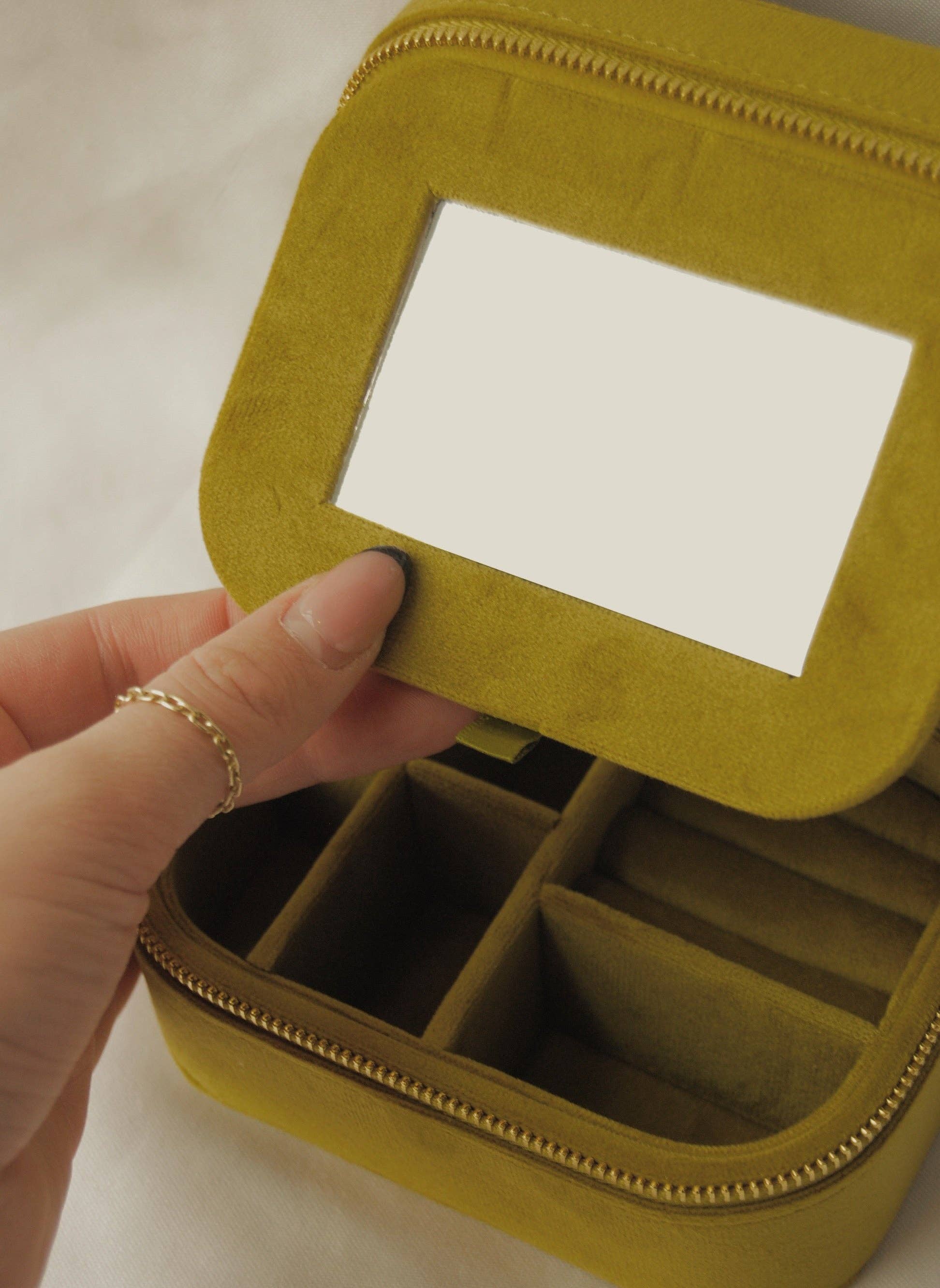 Olive Branch The Veteran Jewelry Box in Chartreuse