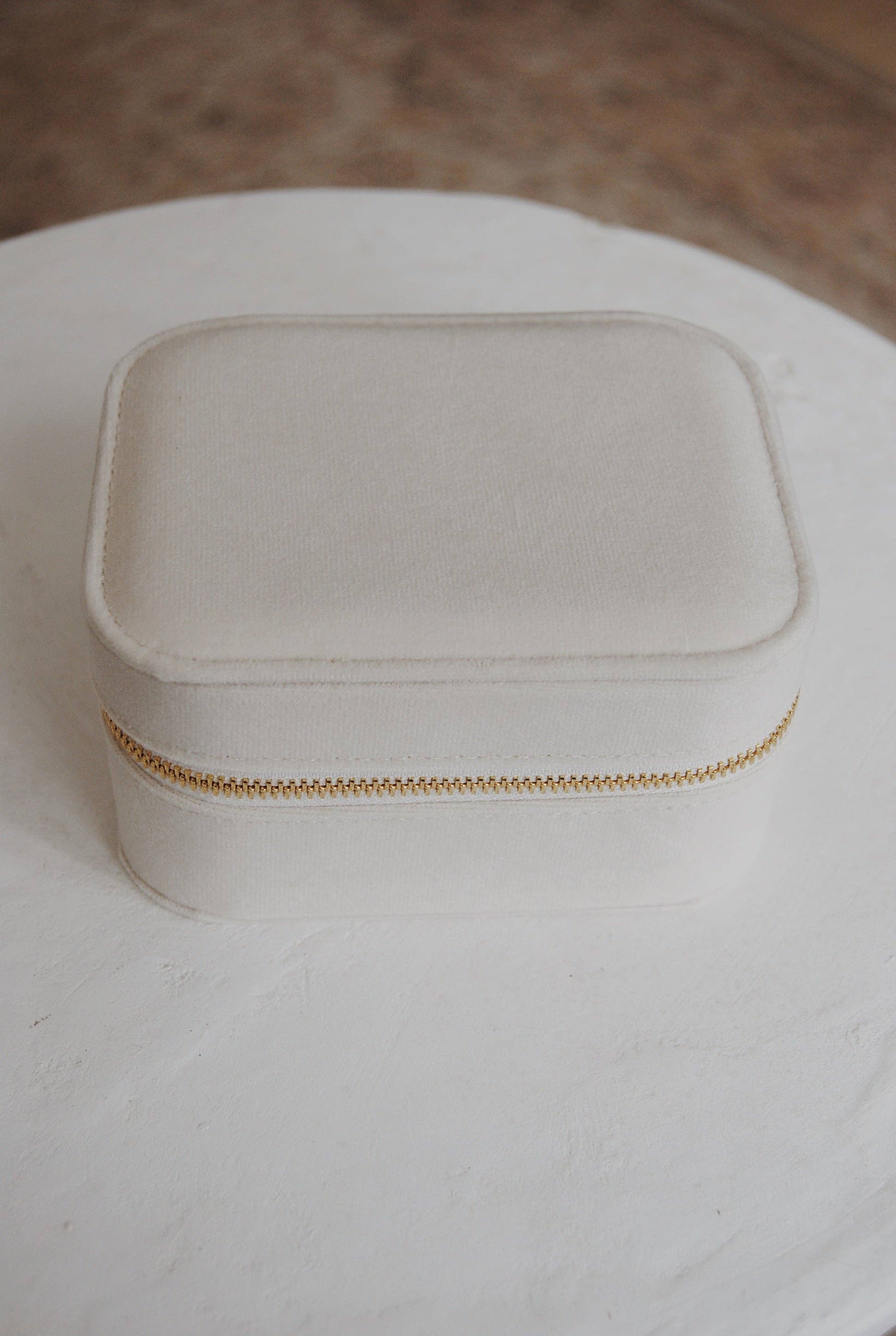 Olive Branch The Veteran Jewelry Box in Baby’s Breath