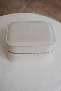 Olive Branch The Veteran Jewelry Box in Baby’s Breath